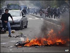 Man runs as security forces approach in Tehran, 4 November 2009